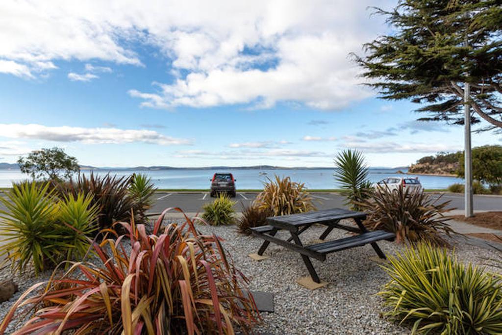 Beachfront Apartment Blackmans Bay Kingston Beach Bagian luar foto