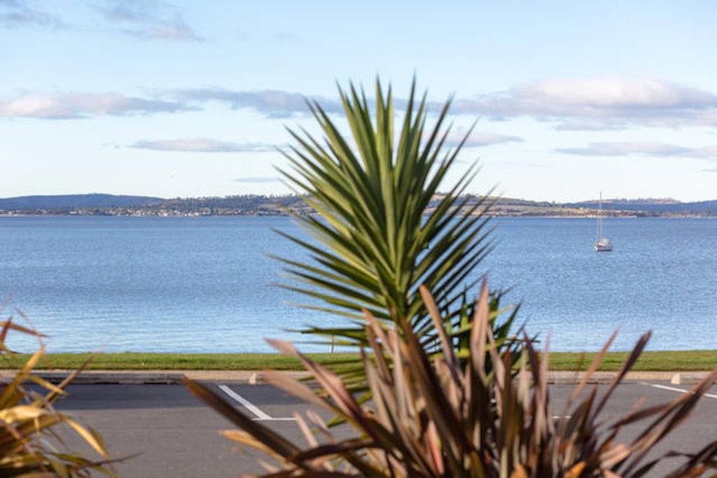 Beachfront Apartment Blackmans Bay Kingston Beach Bagian luar foto