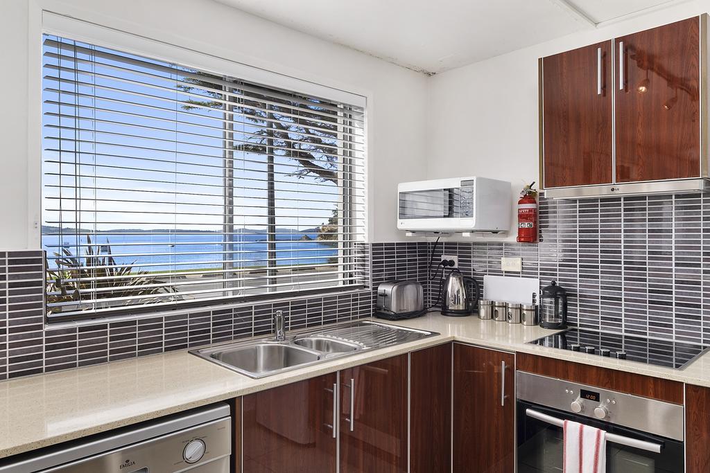 Beachfront Apartment Blackmans Bay Kingston Beach Bagian luar foto